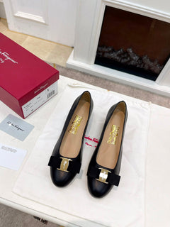 Ferragamo Vara Pump Salto Bloco Baixo Black