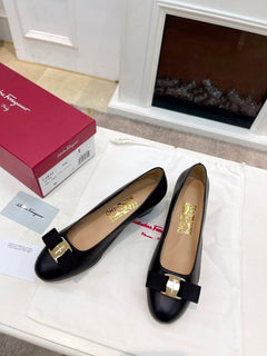 Ferragamo Vara Pump Salto Bloco Baixo Black