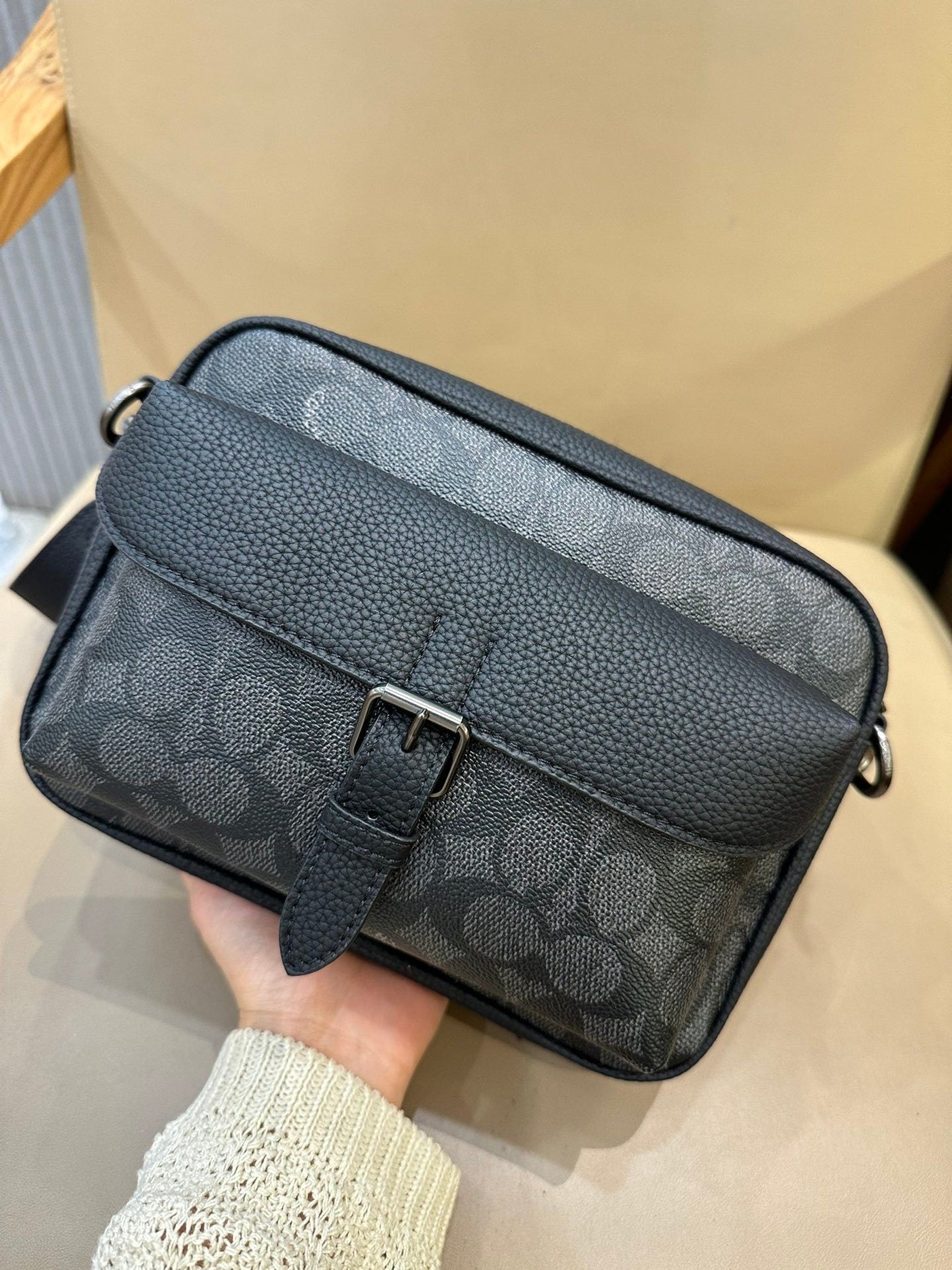 Bolsa Transversal Coach Warner em Canvas Signature Black