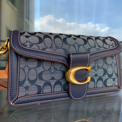 Bolsa Coach Tabby Shoulder Bag 26 in Signature Chambray.