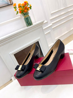 Ferragamo Vara Pump Salto Bloco Baixo Black