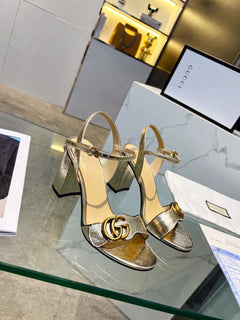Salto Gucci GG Marmont Salto Bloco Dourada