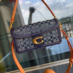 Bolsa Coach Tabby Shoulder Bag 26 in Signature Chambray.