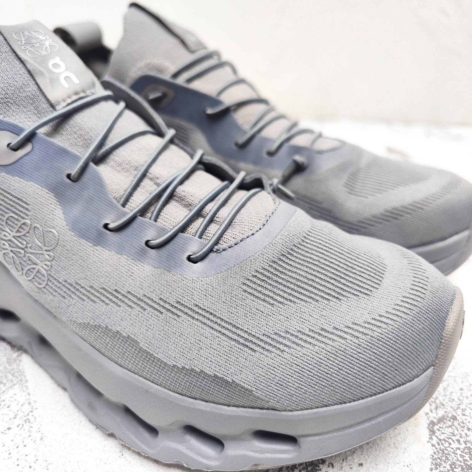 LOEWE x On Cloudtilt Grey.