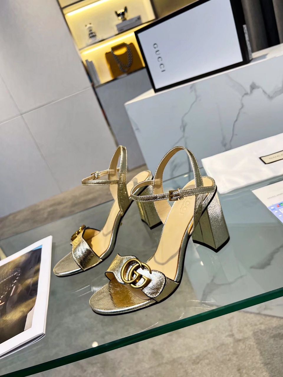 Salto Gucci GG Marmont Salto Bloco Dourada