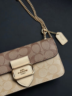 Coach Morgan Monogram Chain Crossbody Khaki Bege Ferragens Douradas