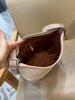 Coach Jude Duffle Bag em Signature Canvas Khaki Claro Ferragens Prata