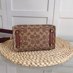 Coach Willow Tote 24 Pebble Khaki Signature Canvas  Ferragens Douradas