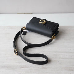 Bolsa Coach Tabby em Couro Preto com Interior Caramelo .