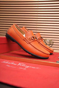 Ferragamo Gancini Mocassim orange.