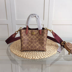 Coach Willow Tote 24 Pebble Khaki Signature Canvas  Ferragens Douradas