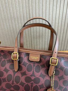 Coach Taxi Tote 21 Signature Bordô Ferragens Douradas