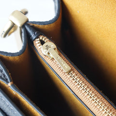 Bolsa Coach Tabby em Couro Preto com Interior Caramelo .