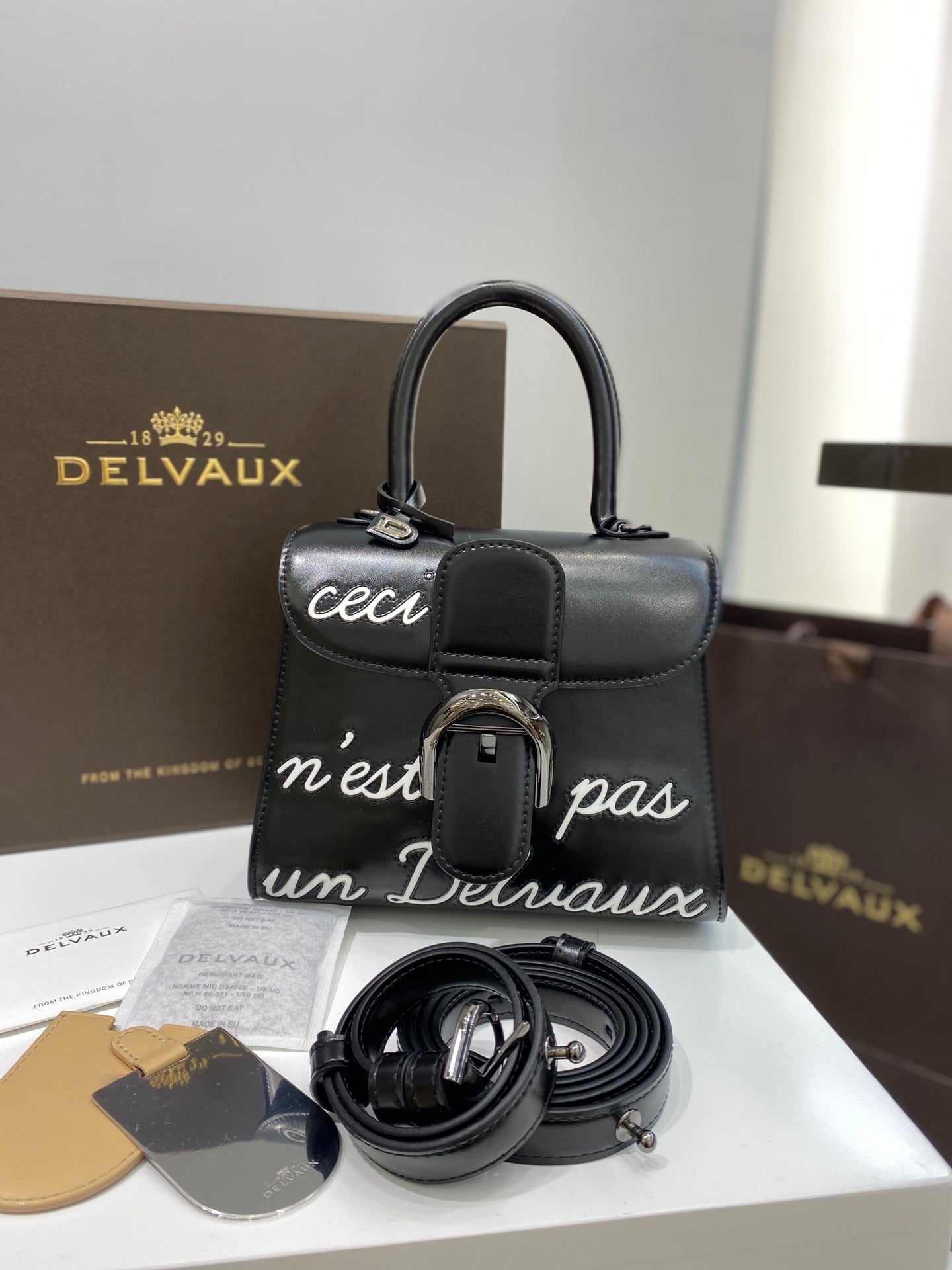Delvaux Brillant L'Humour Lettering Black