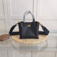 Coach Willow Tote 24 Pebble Leather Black Ferragens Douradas