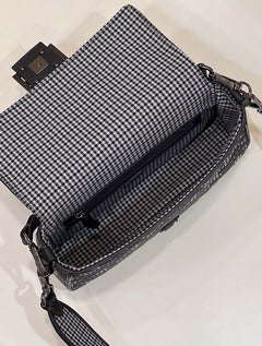 Bolsa Fendi FF Baguette Embroidered