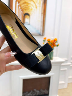Ferragamo Vara Pump Salto Bloco Baixo Black