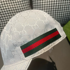 Boné Gucci.