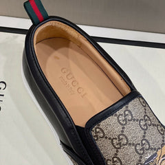 GUCCI GG Supreme Tiger Slip On.