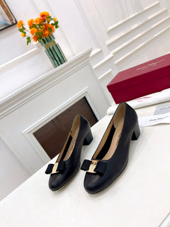 Ferragamo Vara Pump Salto Bloco Baixo Black