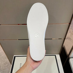 GUCCI GG Supreme Tiger Slip On.