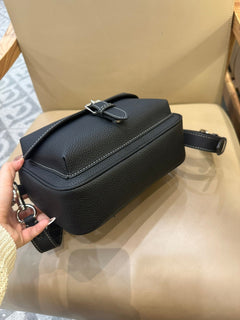 Coach Warner Crossbody Pebble Leather Black