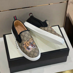 GUCCI GG Supreme Tiger Slip On.