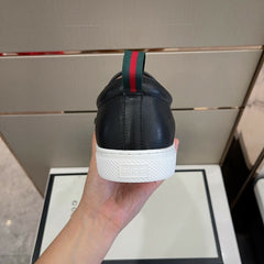 GUCCI GG Supreme Tiger Slip On.