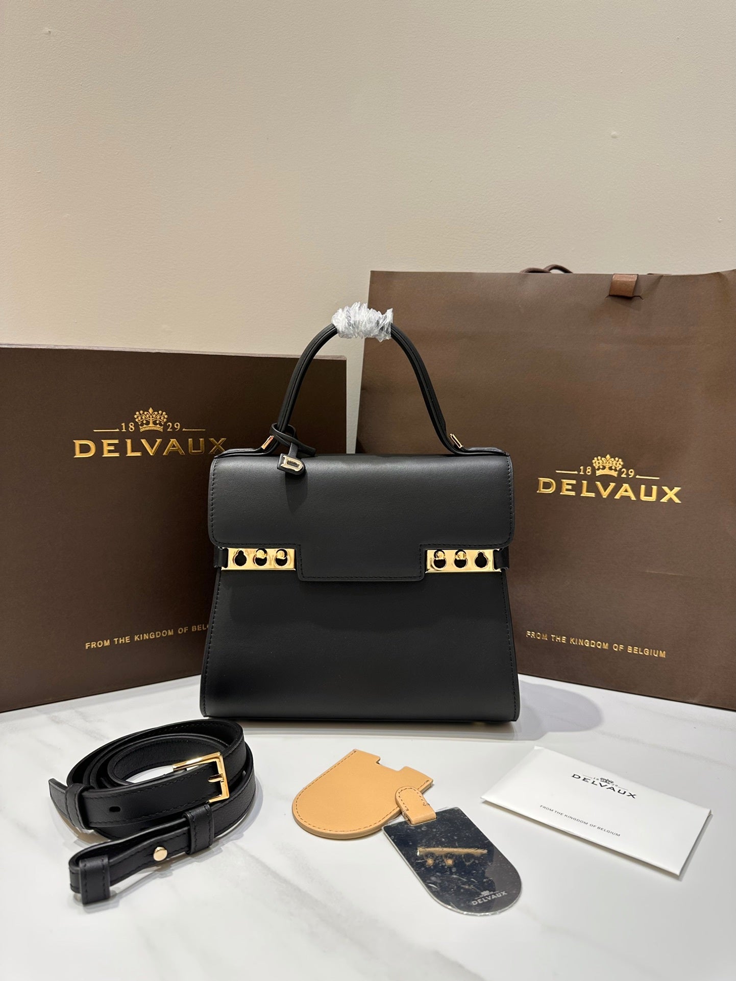 Delvaux Tempête MM Black Ferragens Douradas