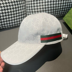 Boné Gucci.