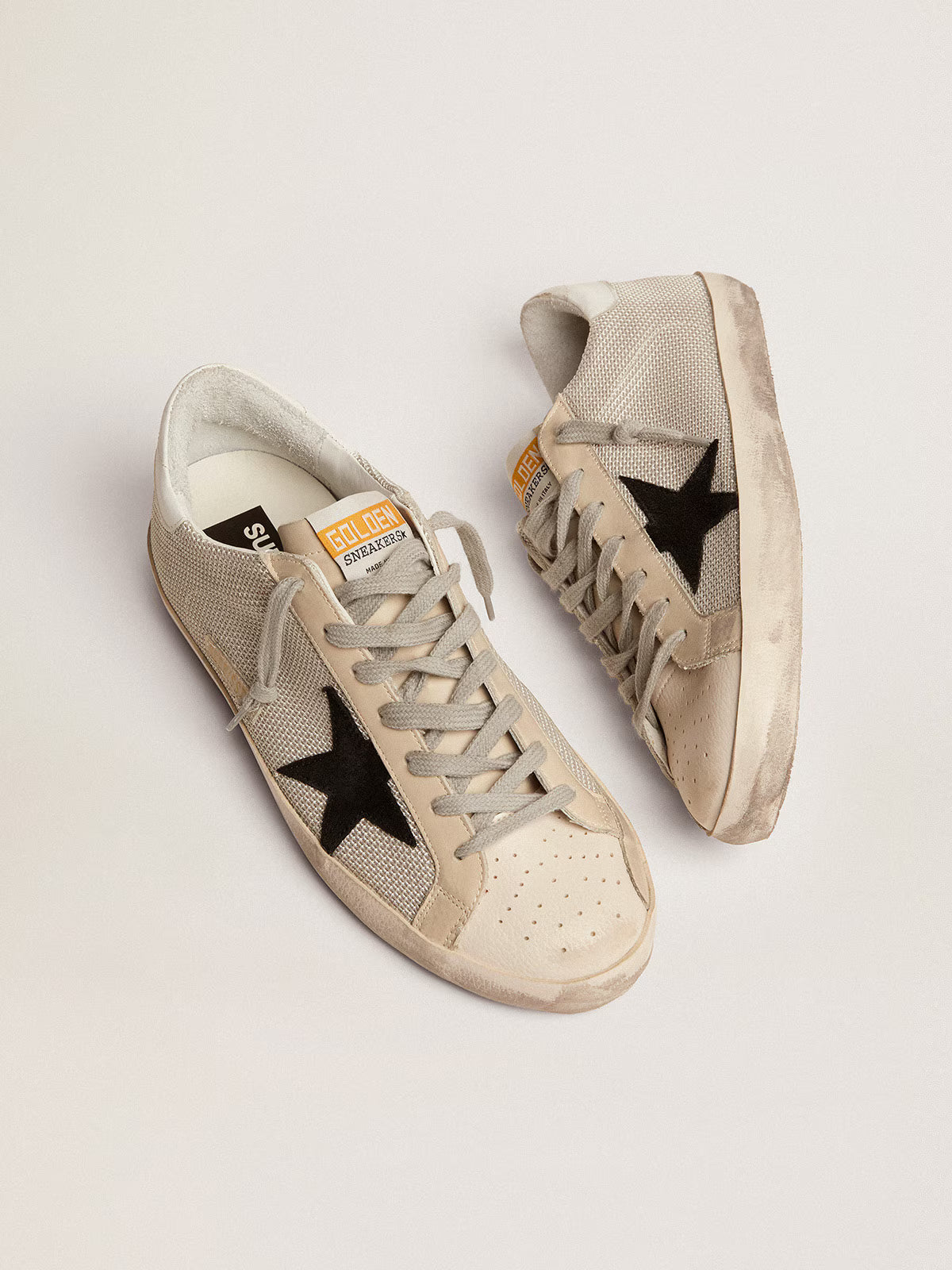 Golden Goose Superstar Sneaker Couro Branco e Preto.