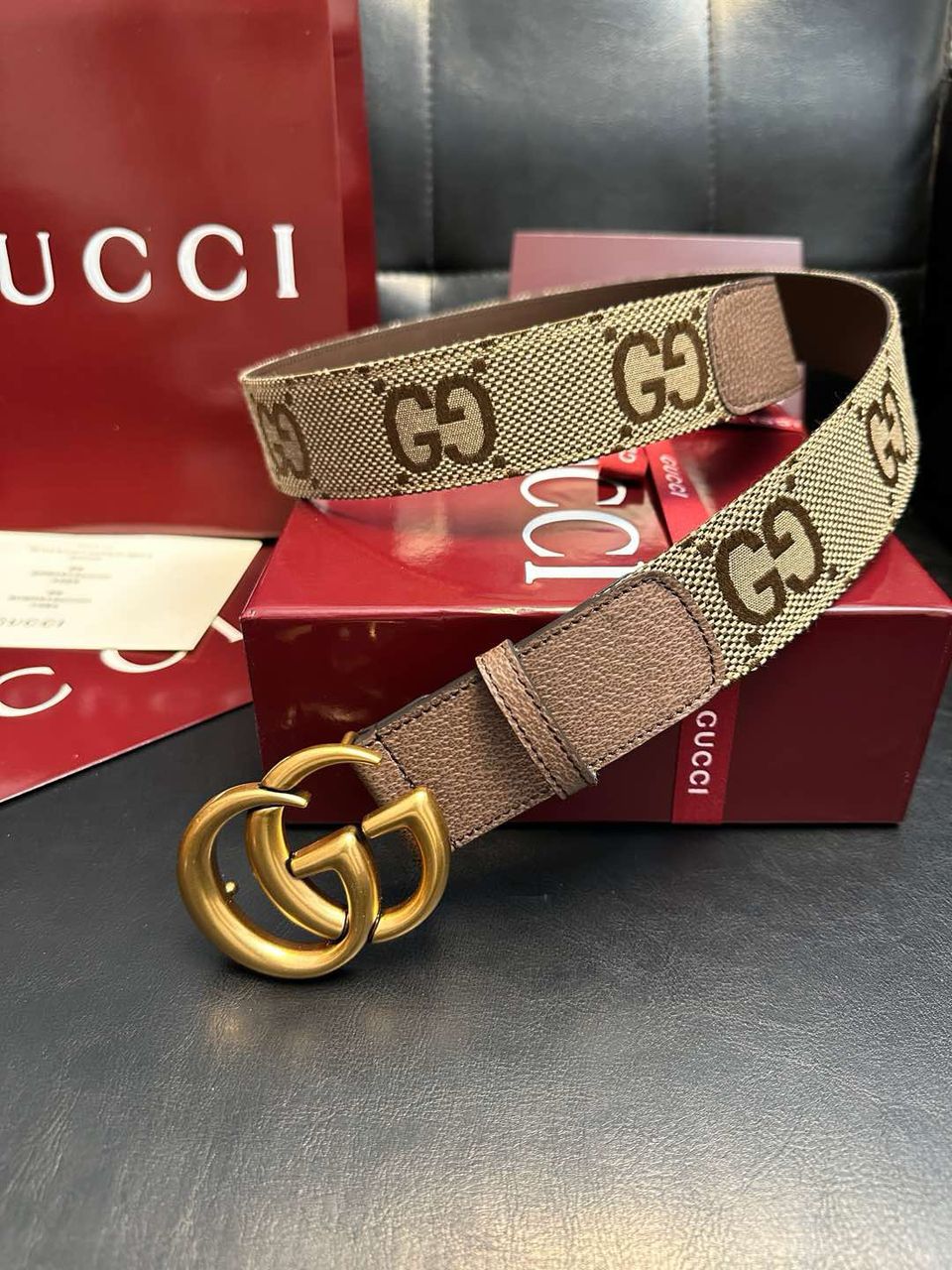 Cinto Gucci GG Golden.