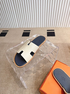 Hermes Izmir Sandal Blanc de Paris.