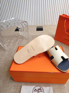 Hermes Izmir Sandal Blanc de Paris.
