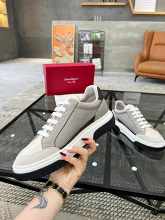 Tênis Ferragamo Grey.