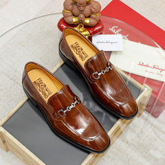 sapato ferragamo marrom.