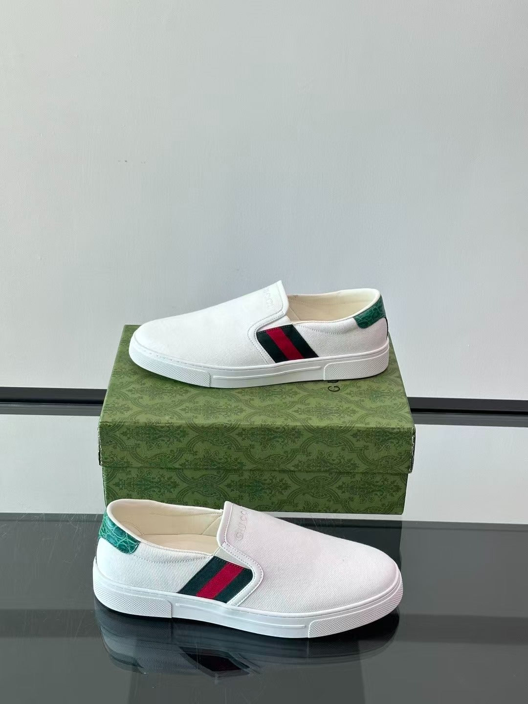 Tênis Slip-on Ace da Gucci.