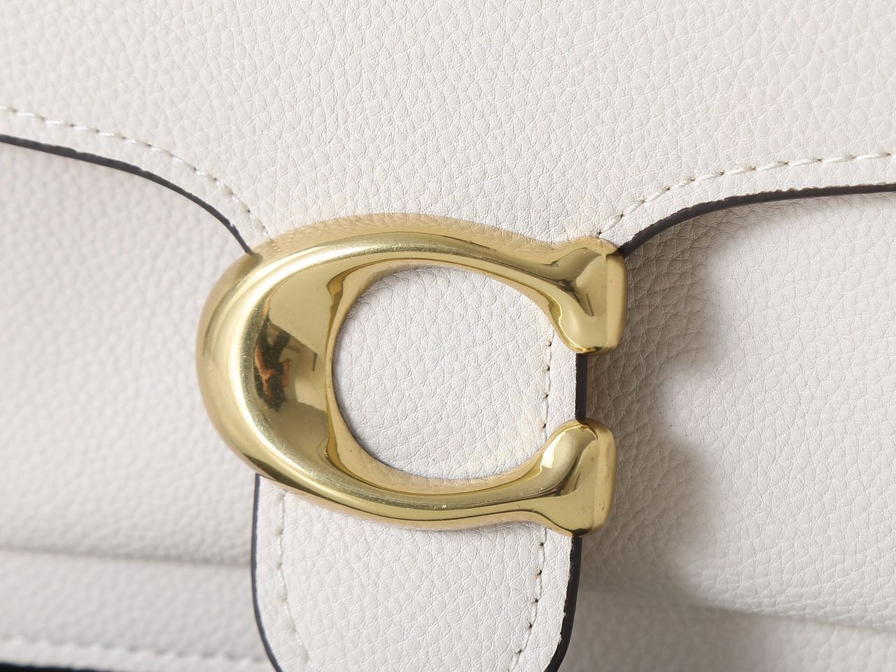 Coach Tabby Shoulder Bag 26 White Leather Gold Hardware.