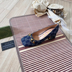 Gucci Horsebit Pump GG Canvas Azul .