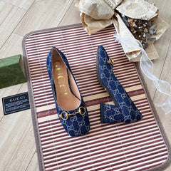 Gucci Horsebit Pump GG Canvas Azul .