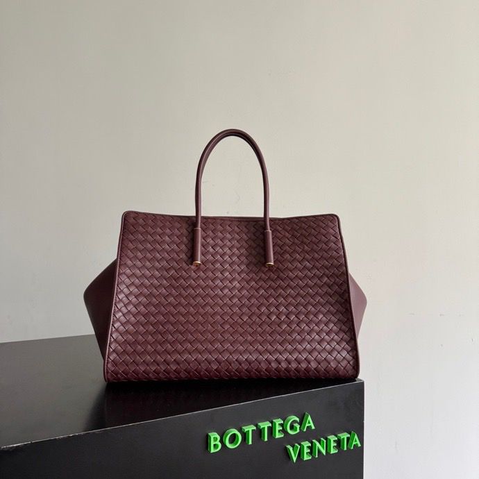 Bolsa Bottega Veneta Barbara Tote em Couro Bordô Estruturado .