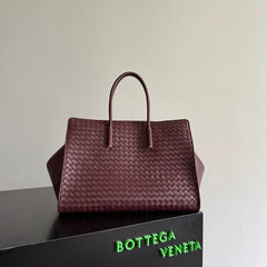 Bolsa Bottega Veneta Barbara Tote em Couro Bordô Estruturado .