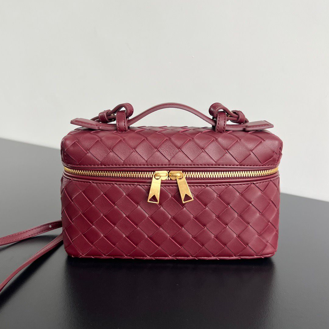 Bolsa Bottega Veneta Intrecciato Vanity Bag .