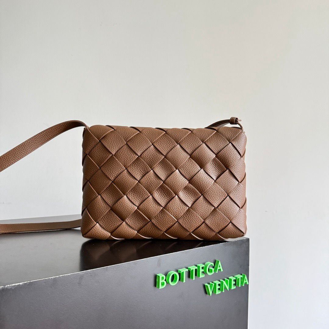 Bottega Veneta Cassette Intrecciato Leather Bag Caramel .