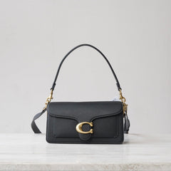 Bolsa Coach Tabby em Couro Preto com Interior Caramelo .