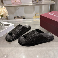Sandália Gucci Slide com Estampa GG