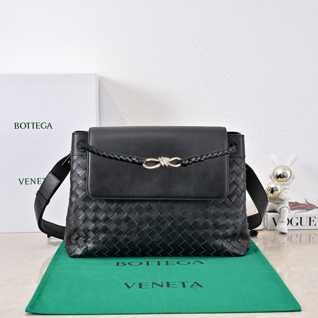 Bottega Veneta Messenger Andiamo Black