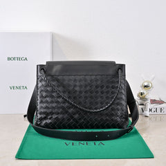 Bottega Veneta Messenger Andiamo Black