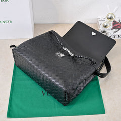 Bottega Veneta Messenger Andiamo Black