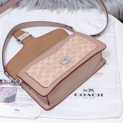 Bolsa Coach Tabby Shoulder Bag 26 in Signature Canvas with Colorblock.